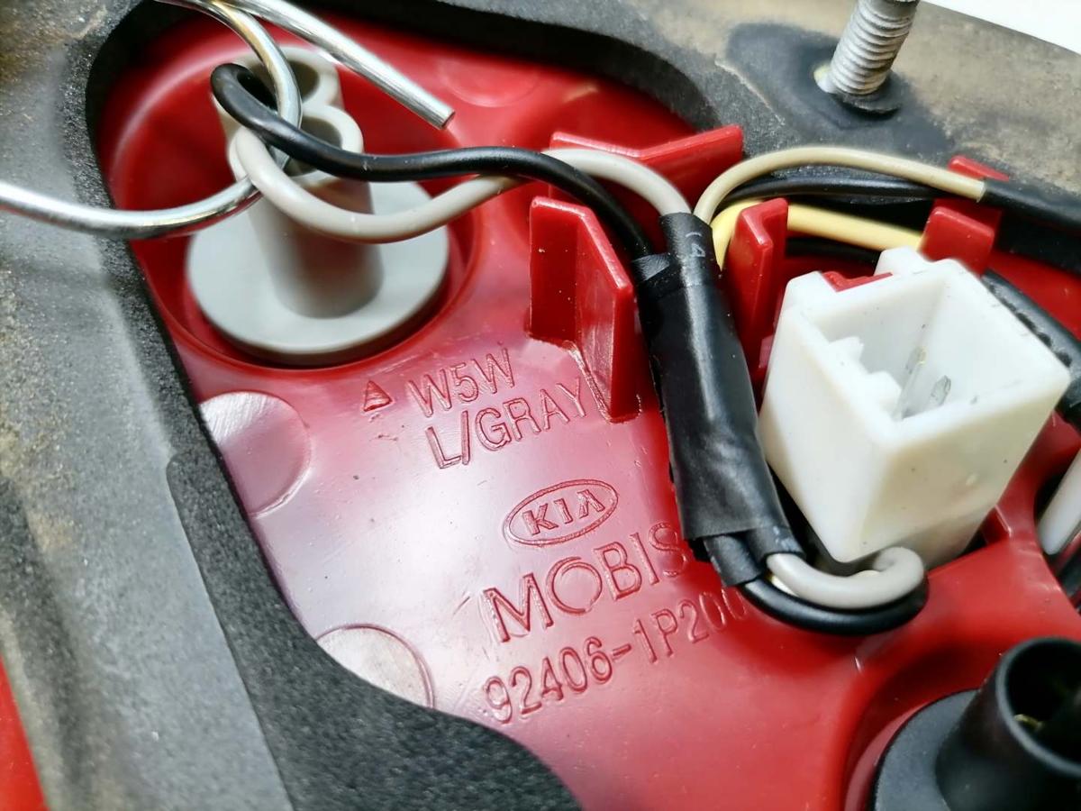 Kia Venga YN original Rücklicht Rückleuchte Heckleuchte innen rechts BJ16